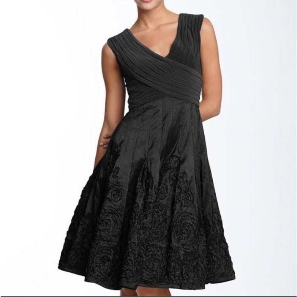 Adrianna Papell Dress Size 10 Black Pleated Ribbon Ruffles Taffeta Sleeveless